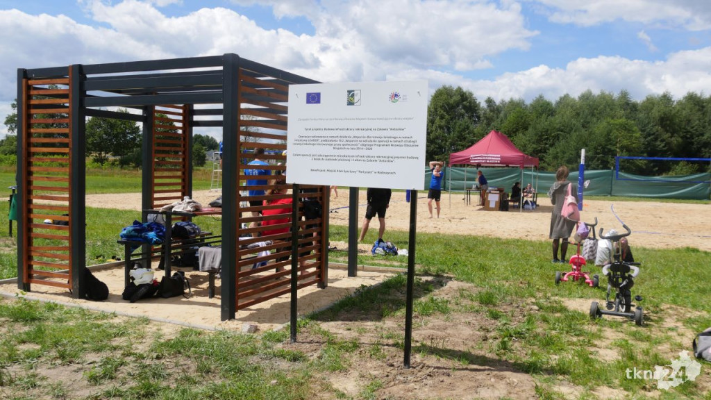 Turniej siatkówki plażowej mixtów na nowych boiskach nad Antoniowem [Zdjęcia]