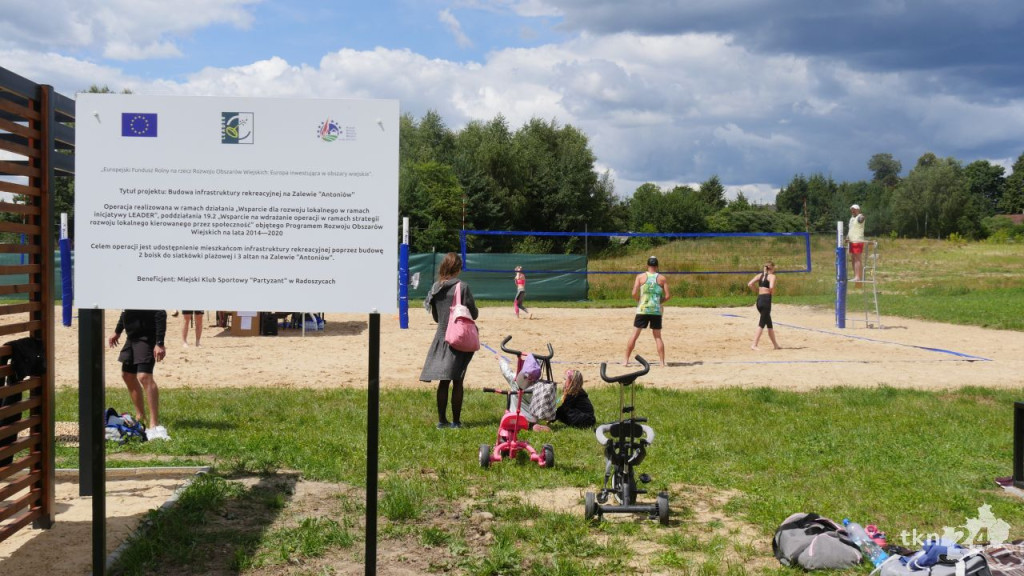 Turniej siatkówki plażowej mixtów na nowych boiskach nad Antoniowem [Zdjęcia]
