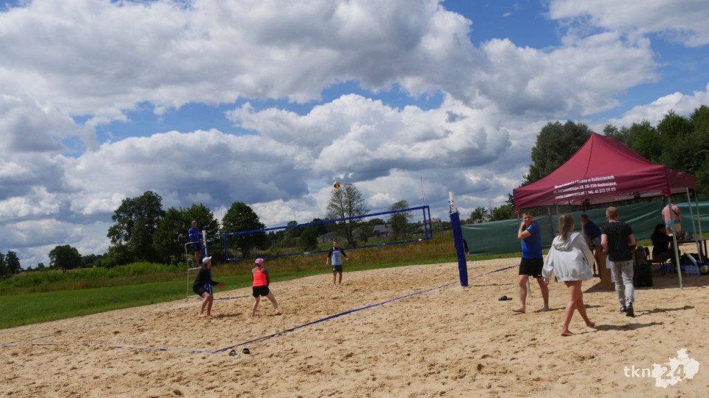 Turniej siatkówki plażowej mixtów na nowych boiskach nad Antoniowem [Zdjęcia]