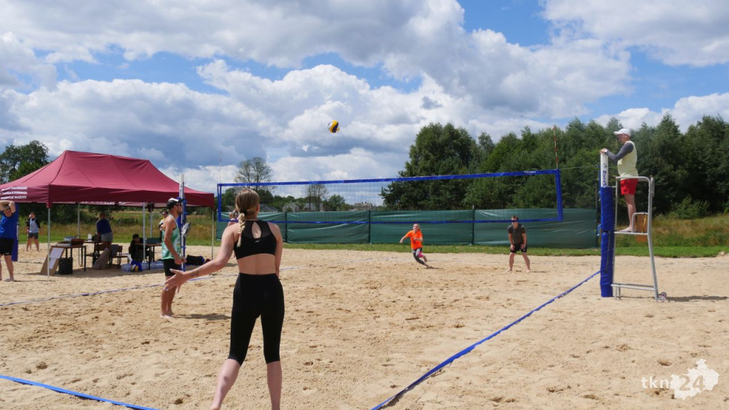 Turniej siatkówki plażowej mixtów na nowych boiskach nad Antoniowem [Zdjęcia]