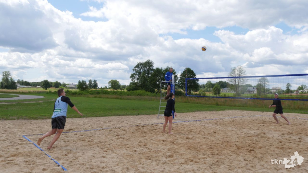 Turniej siatkówki plażowej mixtów na nowych boiskach nad Antoniowem [Zdjęcia]