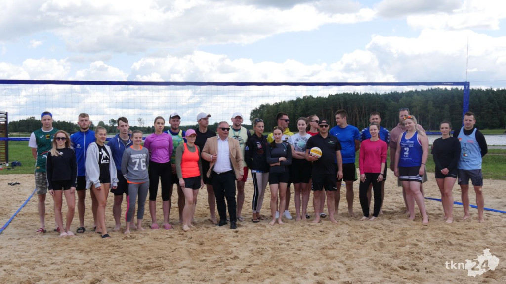 Turniej siatkówki plażowej mixtów na nowych boiskach nad Antoniowem [Zdjęcia]
