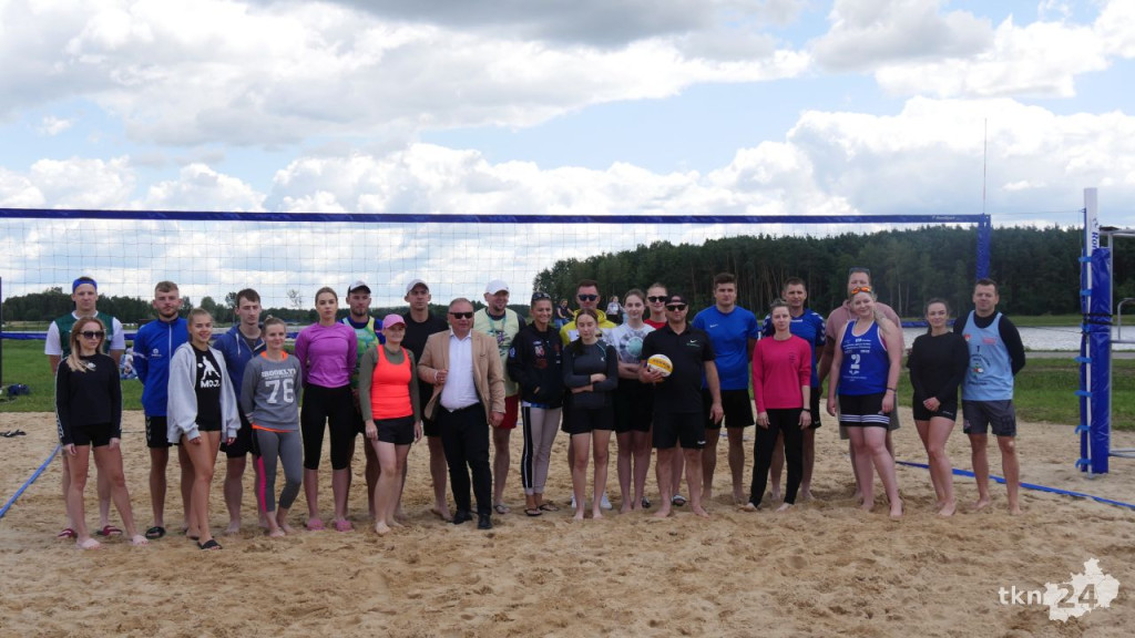 Turniej siatkówki plażowej mixtów na nowych boiskach nad Antoniowem [Zdjęcia]