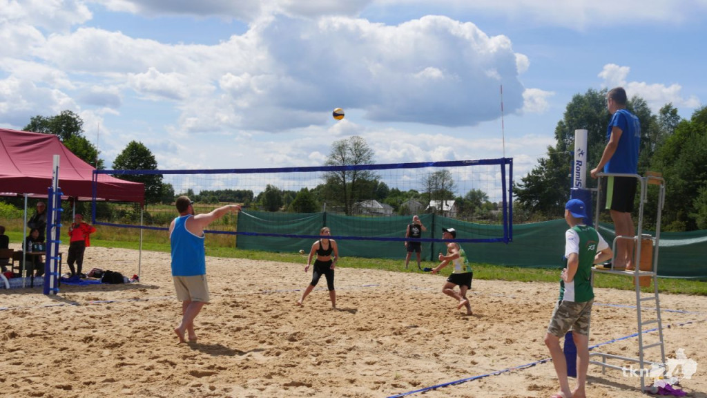 Turniej siatkówki plażowej mixtów na nowych boiskach nad Antoniowem [Zdjęcia]