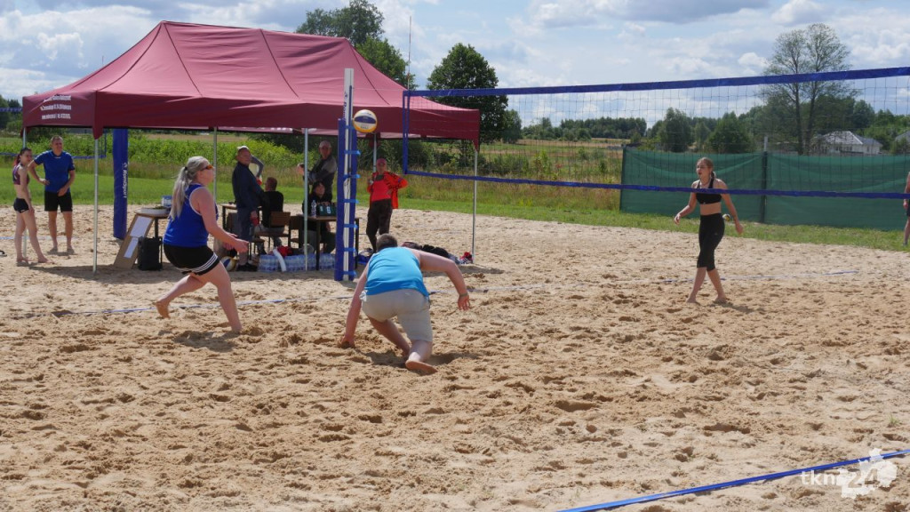 Turniej siatkówki plażowej mixtów na nowych boiskach nad Antoniowem [Zdjęcia]