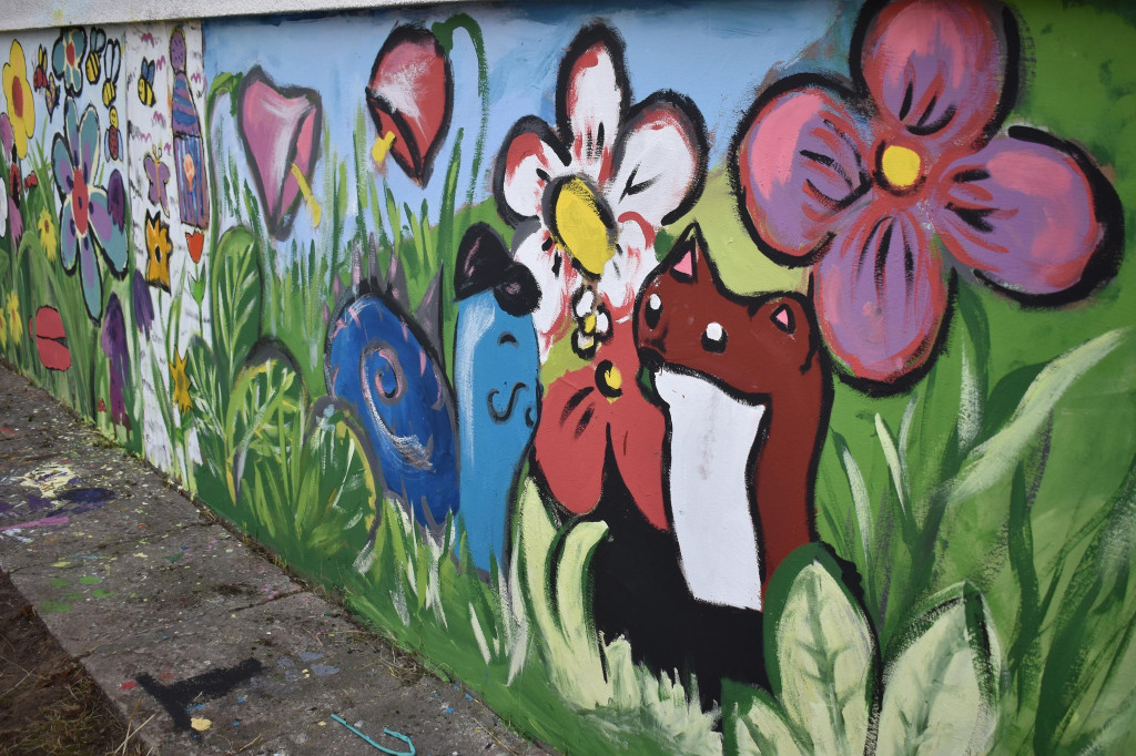 Mobilne Wakacyjne Centrum Plenerowe tworzyło mural w Gowarczowie [zdjęcia]
