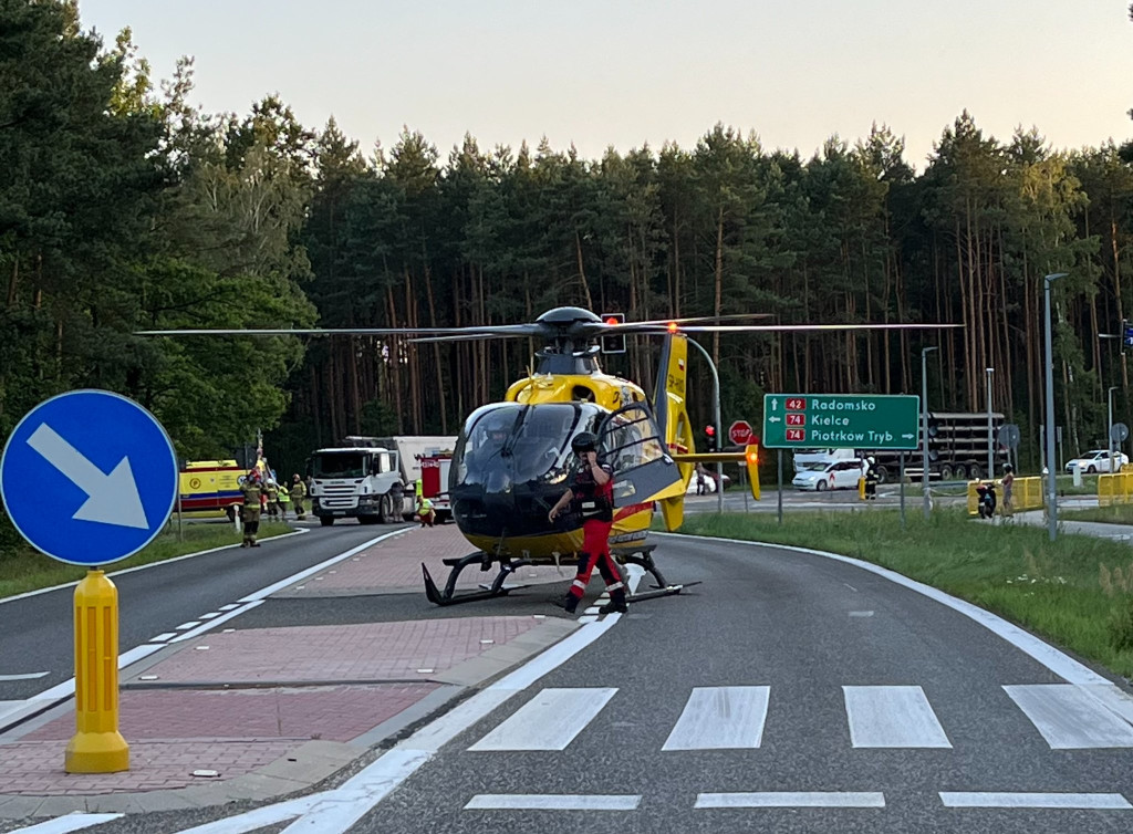 Wypadek na krzyżówkach rudzkich. Jedna osoba w szpitalu [foto]