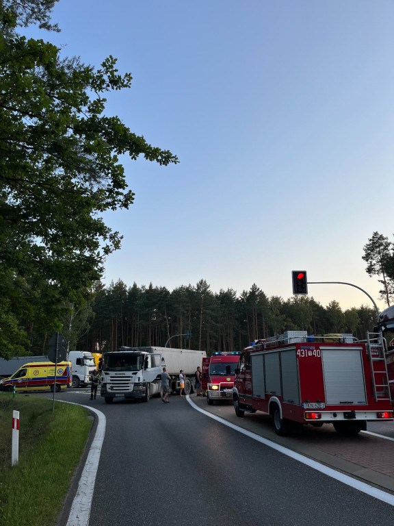Wypadek na krzyżówkach rudzkich. Jedna osoba w szpitalu [foto]