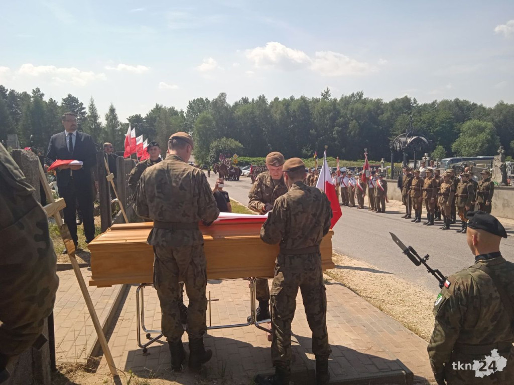 Pogrzeb nieznanych Ułanów w Pilczycy [Zdjęcia]