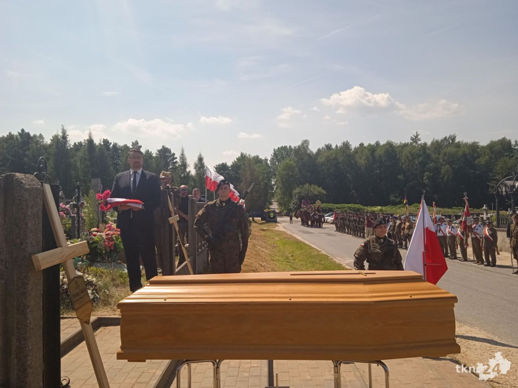 Pogrzeb nieznanych Ułanów w Pilczycy [Zdjęcia]