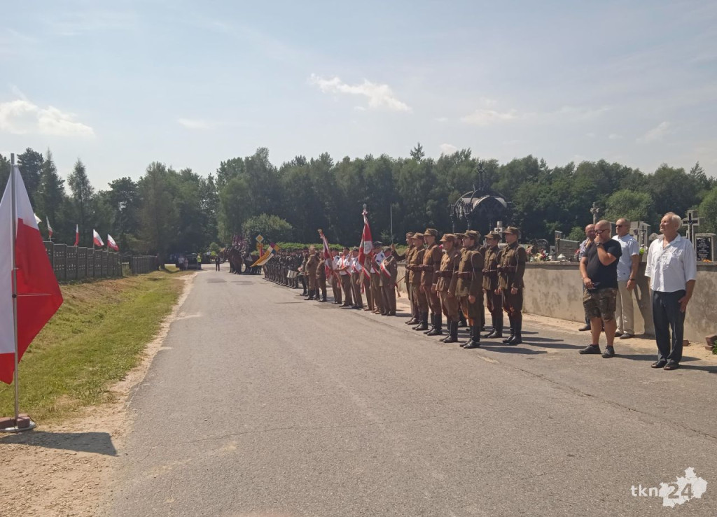 Pogrzeb nieznanych Ułanów w Pilczycy [Zdjęcia]