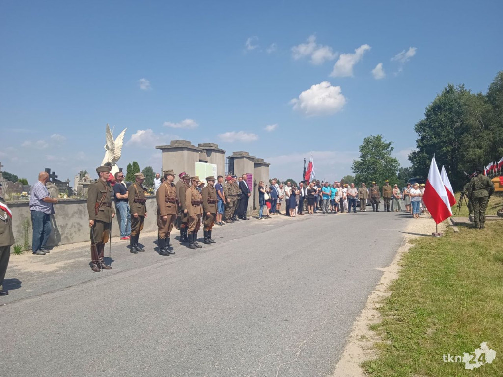 Pogrzeb nieznanych Ułanów w Pilczycy [Zdjęcia]