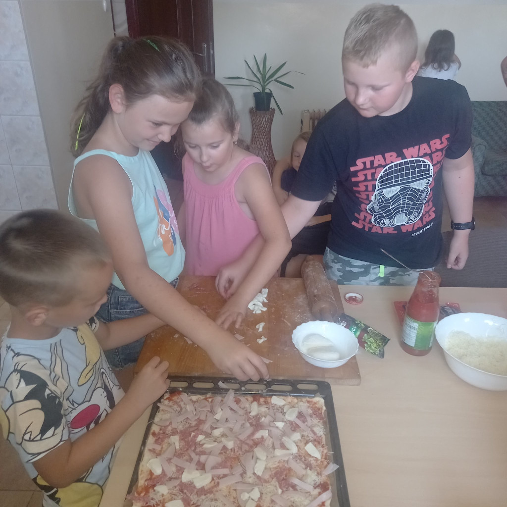 Dzieci z Rogowa i Kornicy spędziły bardzo miło tydzień. Jak? [Zdjęcia]