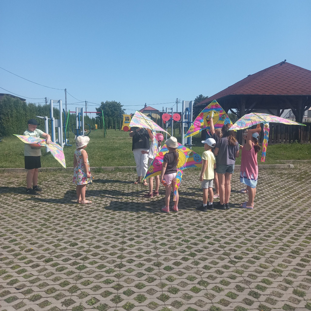 Dzieci z Rogowa i Kornicy spędziły bardzo miło tydzień. Jak? [Zdjęcia]