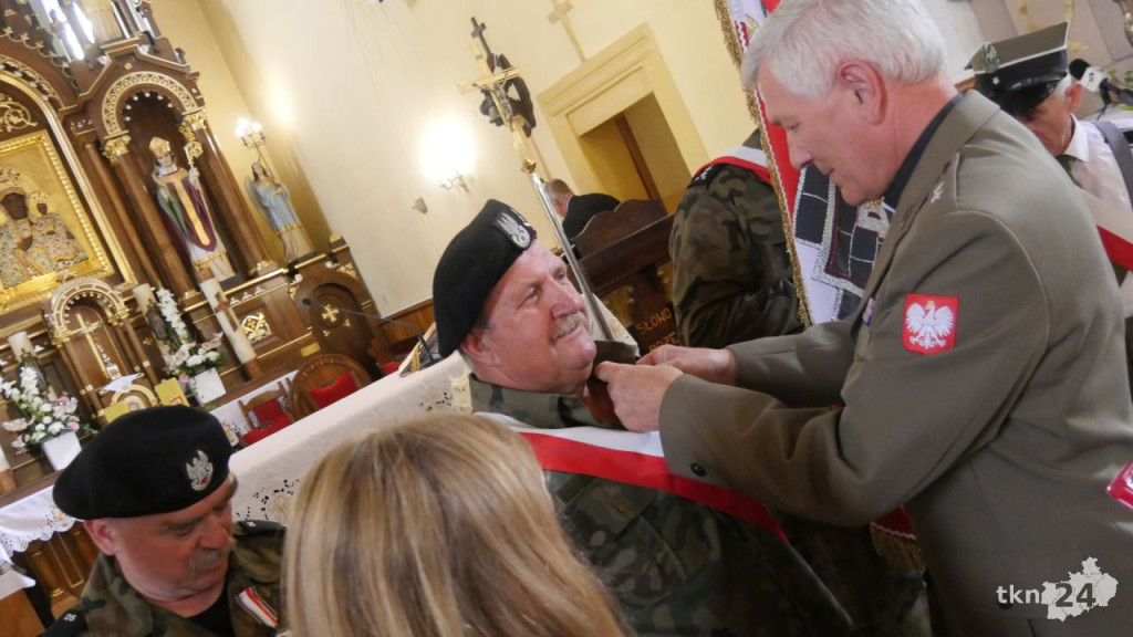 Złote i  srebrne medale wojskowe wręczano w Bedlnie [wideo, zdjęcia]