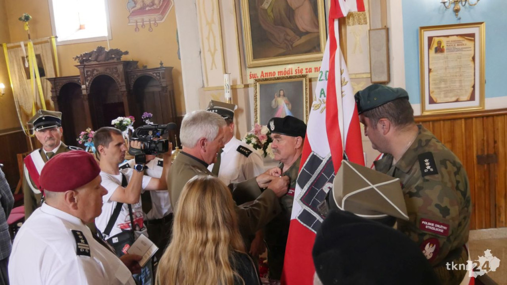 Złote i  srebrne medale wojskowe wręczano w Bedlnie [wideo, zdjęcia]