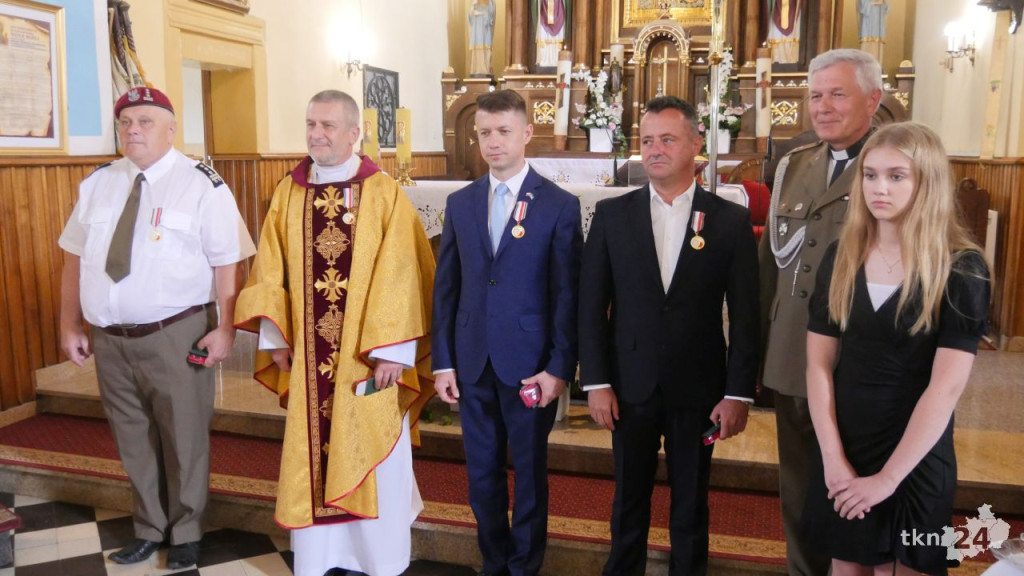 Złote i  srebrne medale wojskowe wręczano w Bedlnie [wideo, zdjęcia]