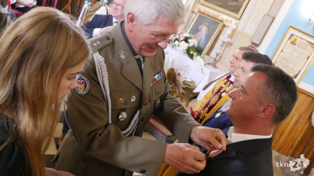 Złote i  srebrne medale wojskowe wręczano w Bedlnie [wideo, zdjęcia]