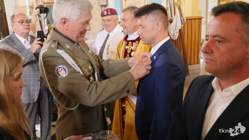 Złote i  srebrne medale wojskowe wręczano w Bedlnie [wideo, zdjęcia]