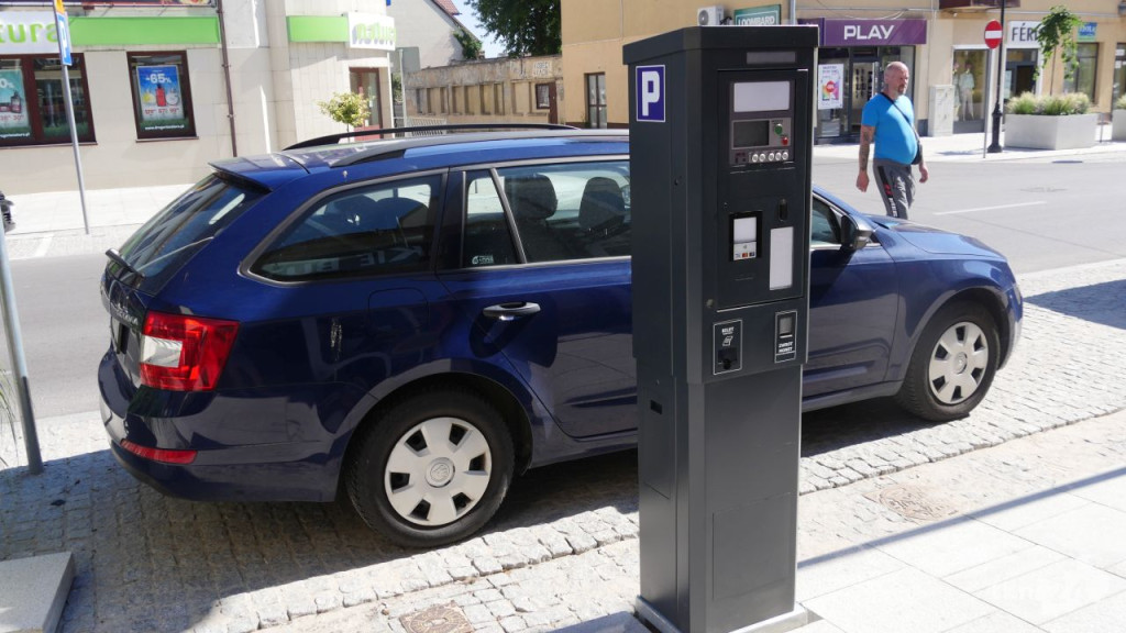 Parkometry już stoją w centrum Końskich [zdjęcia]
