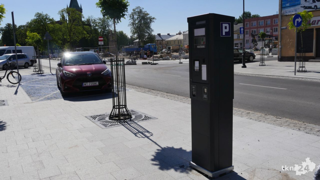 Parkometry już stoją w centrum Końskich [zdjęcia]