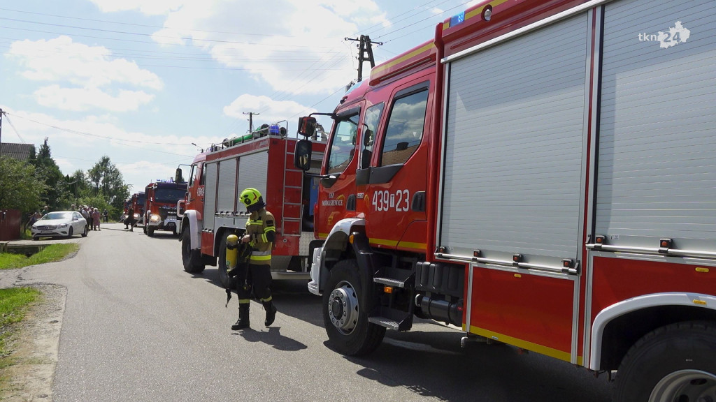 Duży pożar w Brodach pod Końskimi [wideo, zdjęcia]