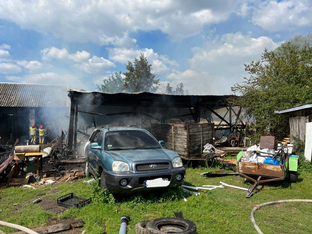 Duży pożar w Brodach pod Końskimi [wideo, zdjęcia]