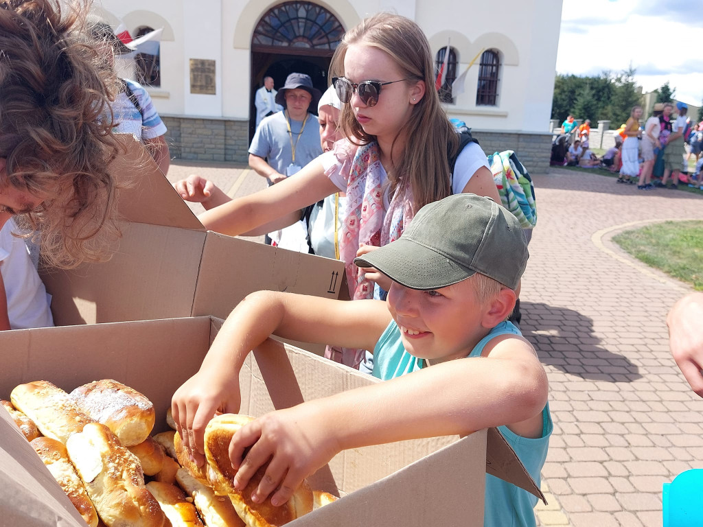 Coraz bliżej Jasnej Góry. Fotorelacja z koneckiej pielgrzymki