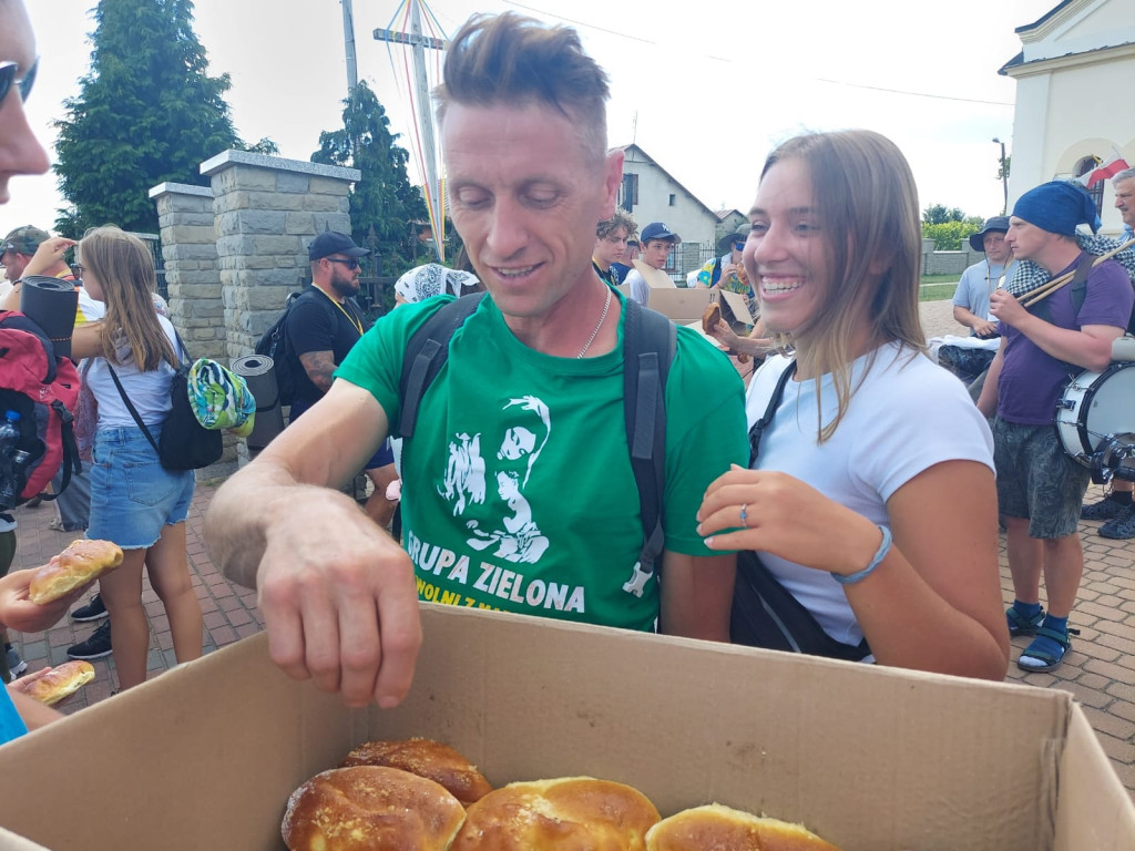 Coraz bliżej Jasnej Góry. Fotorelacja z koneckiej pielgrzymki