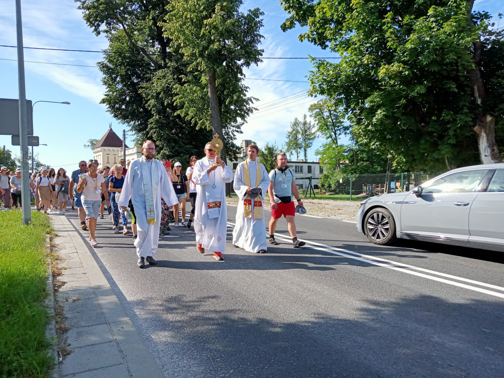 Coraz bliżej Jasnej Góry. Fotorelacja z koneckiej pielgrzymki