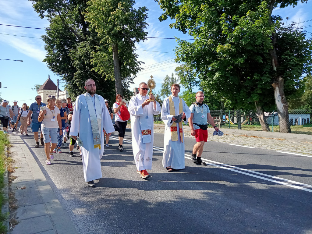 Coraz bliżej Jasnej Góry. Fotorelacja z koneckiej pielgrzymki