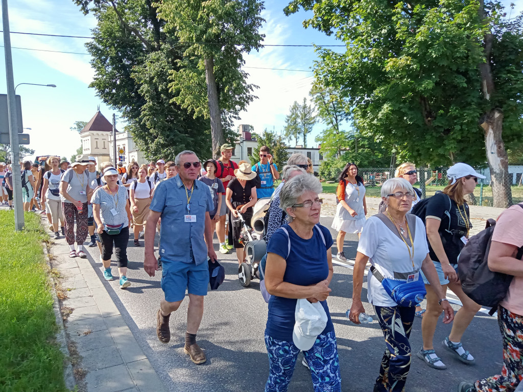 Coraz bliżej Jasnej Góry. Fotorelacja z koneckiej pielgrzymki