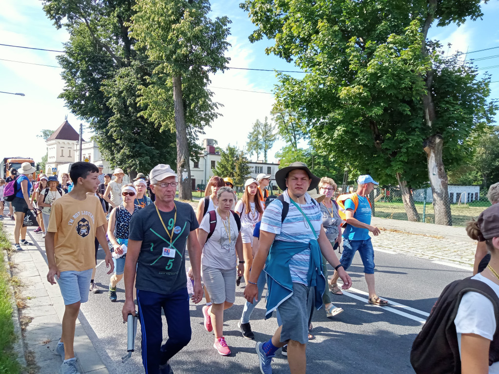Coraz bliżej Jasnej Góry. Fotorelacja z koneckiej pielgrzymki
