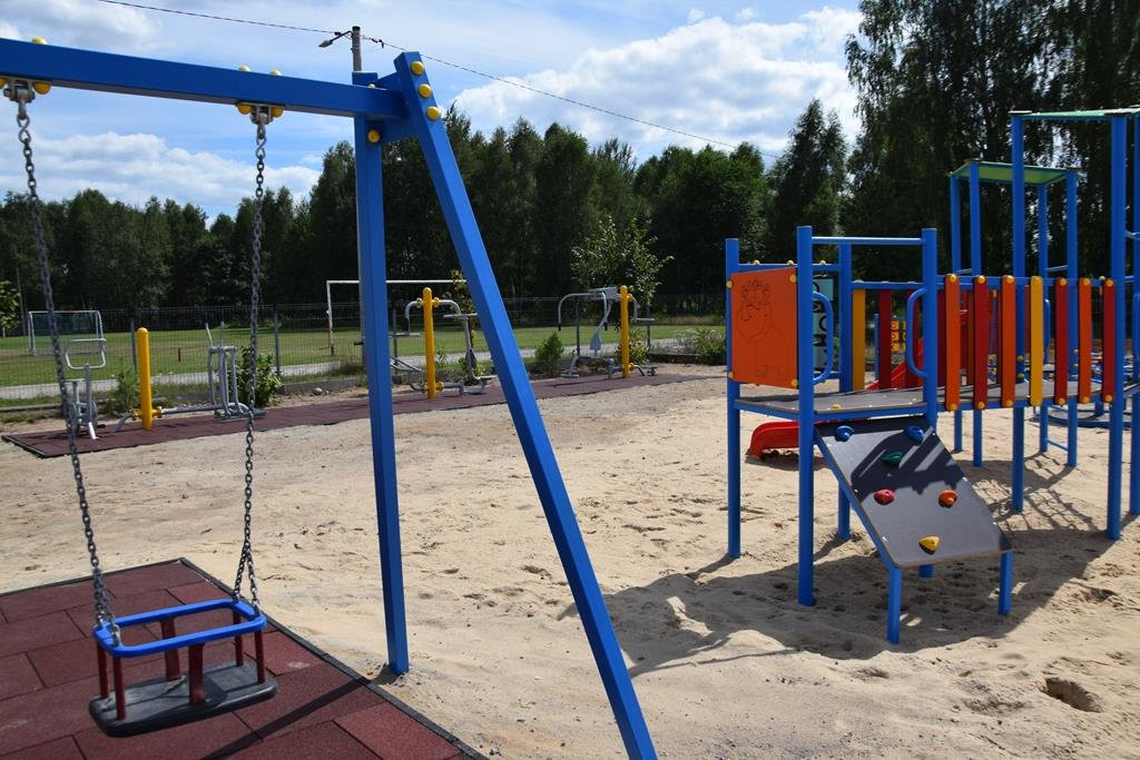 Nowy plac zabaw w Bębnowie już służy jego mieszkańcom [wideo i zdjęcia]