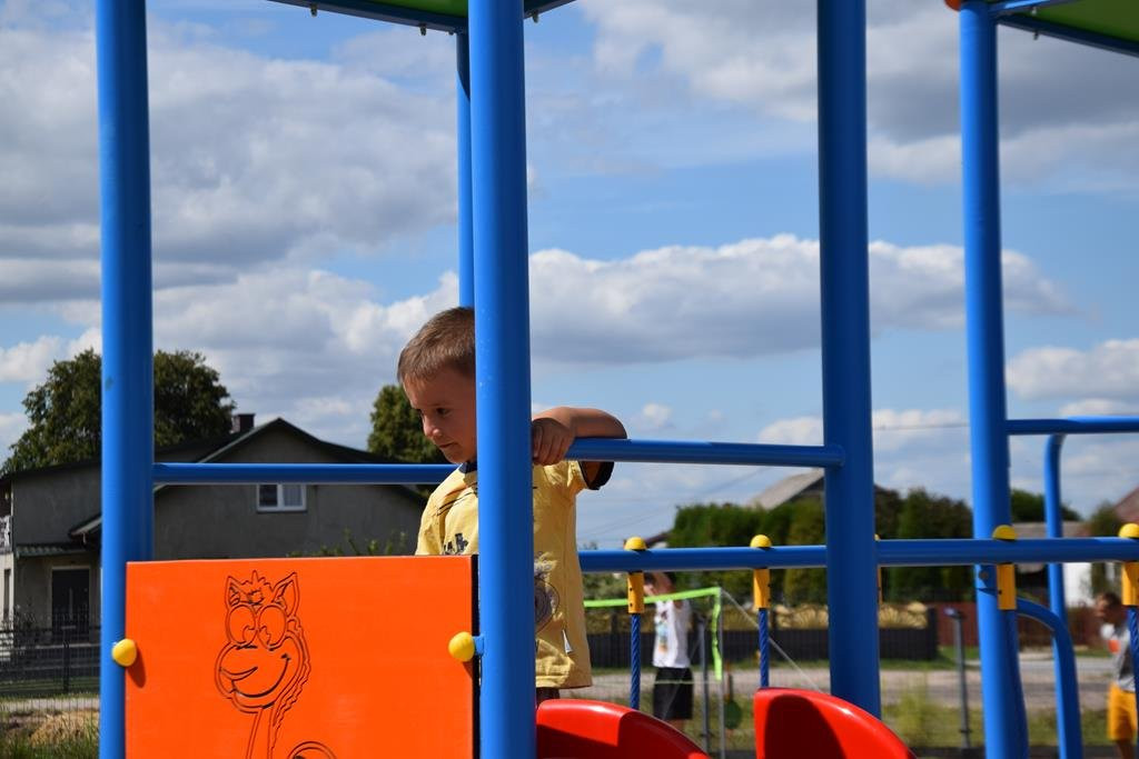 Nowy plac zabaw w Bębnowie już służy jego mieszkańcom [wideo i zdjęcia]