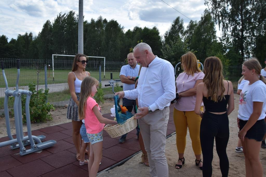 Nowy plac zabaw w Bębnowie już służy jego mieszkańcom [wideo i zdjęcia]