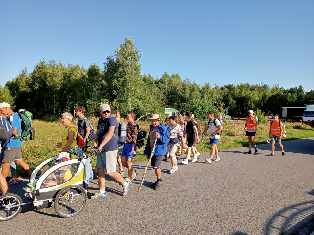 Pątnicy w przedostatnim dniu spotkali się z biskupem [fotorelacja]
