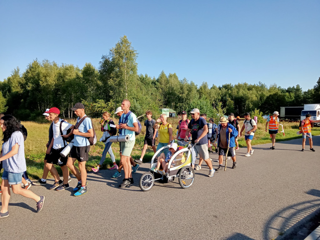 Pątnicy w przedostatnim dniu spotkali się z biskupem [fotorelacja]