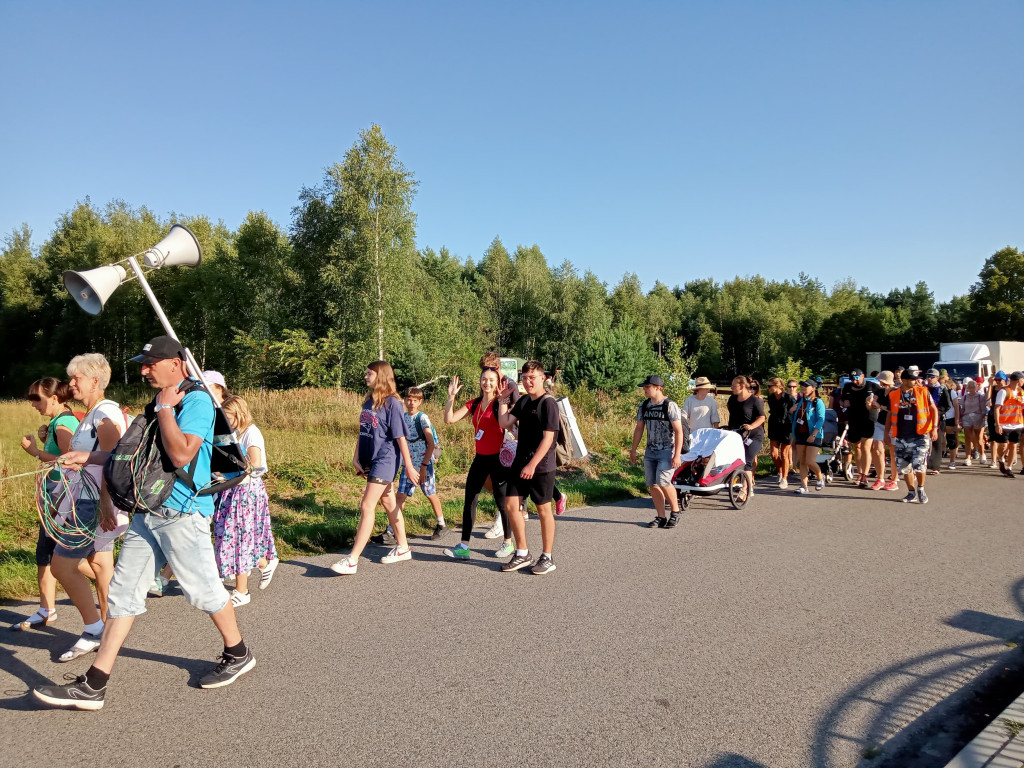 Pątnicy w przedostatnim dniu spotkali się z biskupem [fotorelacja]