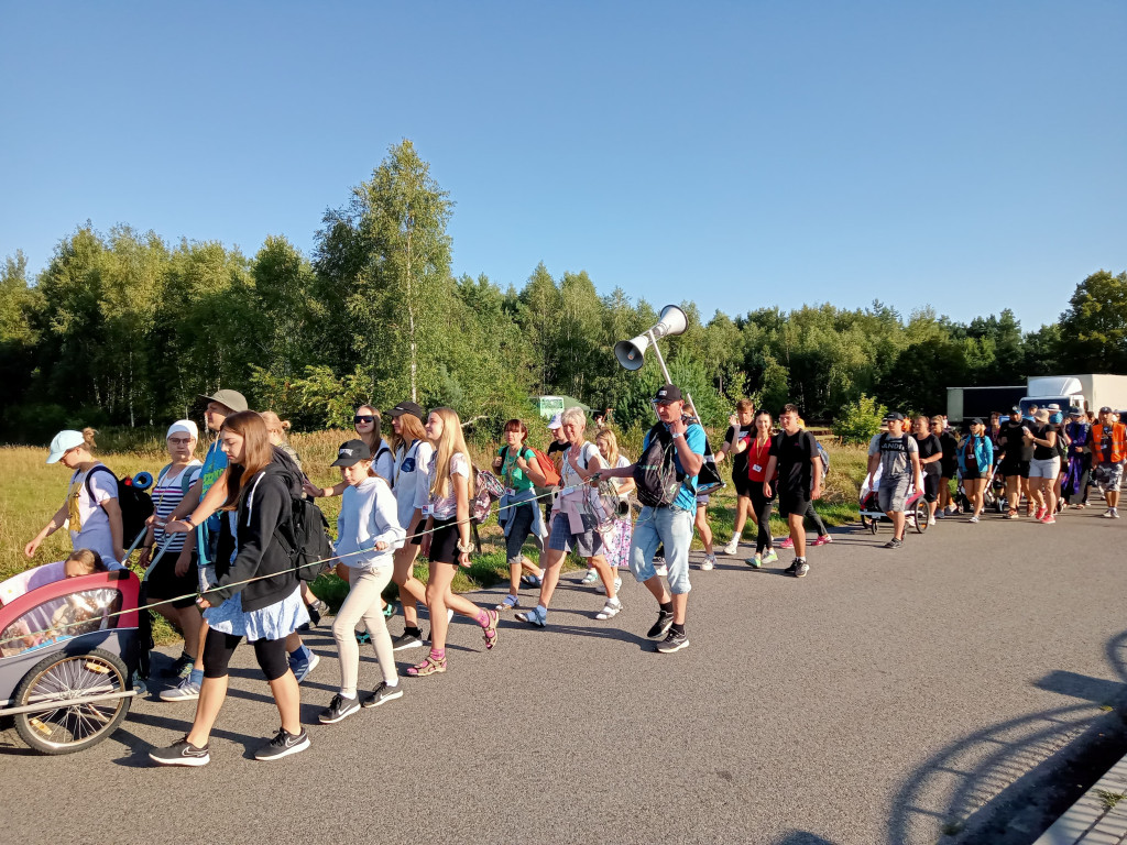 Pątnicy w przedostatnim dniu spotkali się z biskupem [fotorelacja]