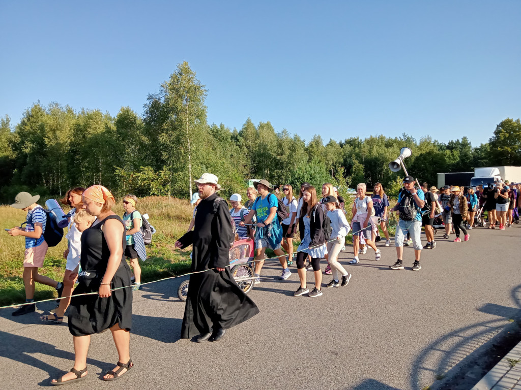 Pątnicy w przedostatnim dniu spotkali się z biskupem [fotorelacja]