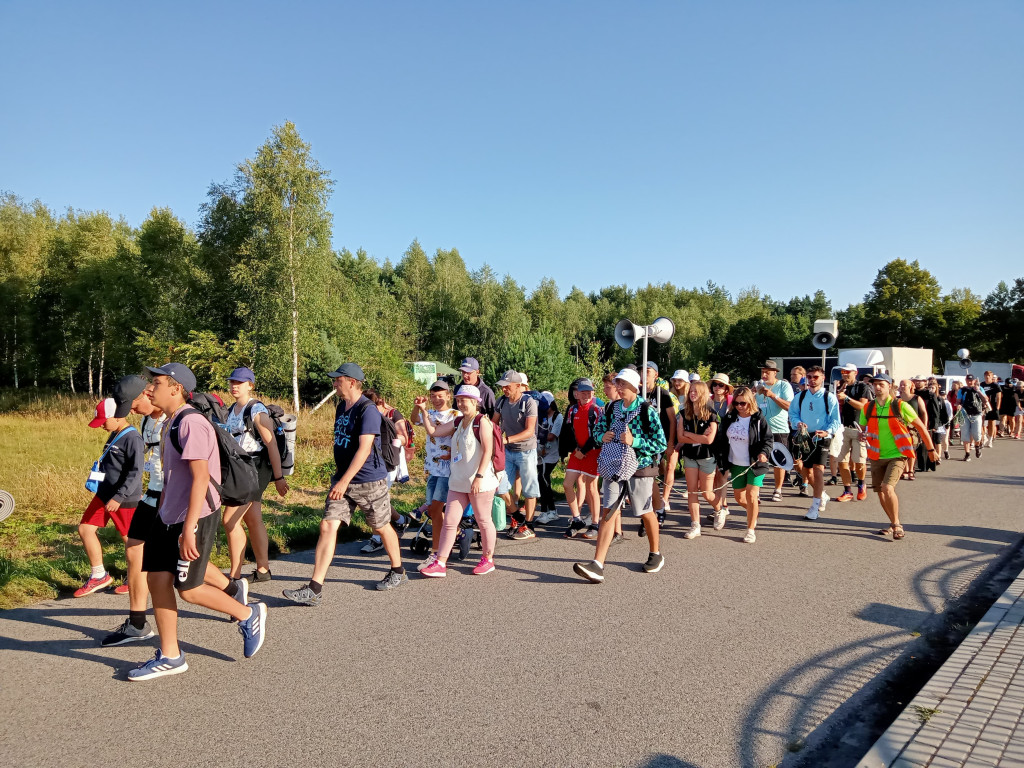 Pątnicy w przedostatnim dniu spotkali się z biskupem [fotorelacja]