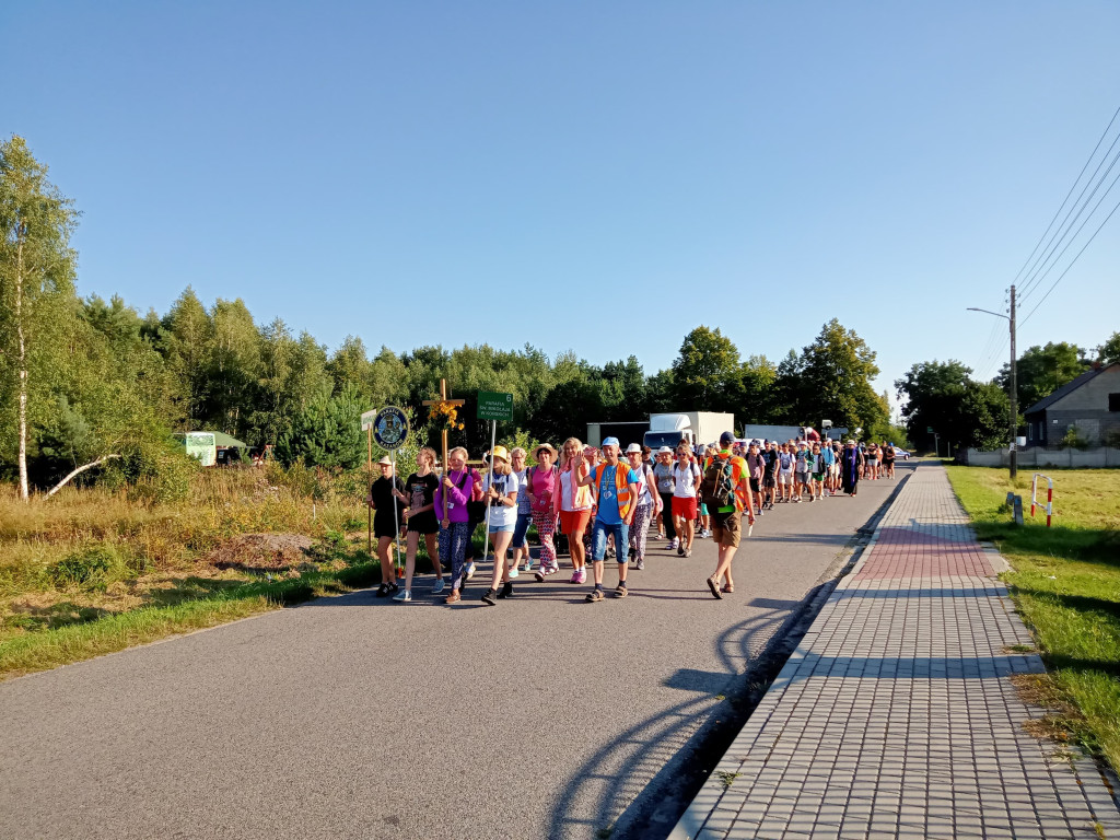 Pątnicy w przedostatnim dniu spotkali się z biskupem [fotorelacja]