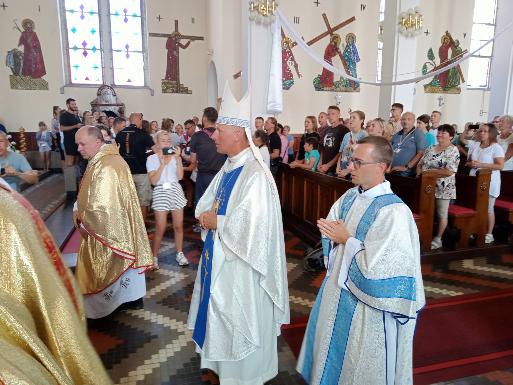 Pątnicy w przedostatnim dniu spotkali się z biskupem [fotorelacja]