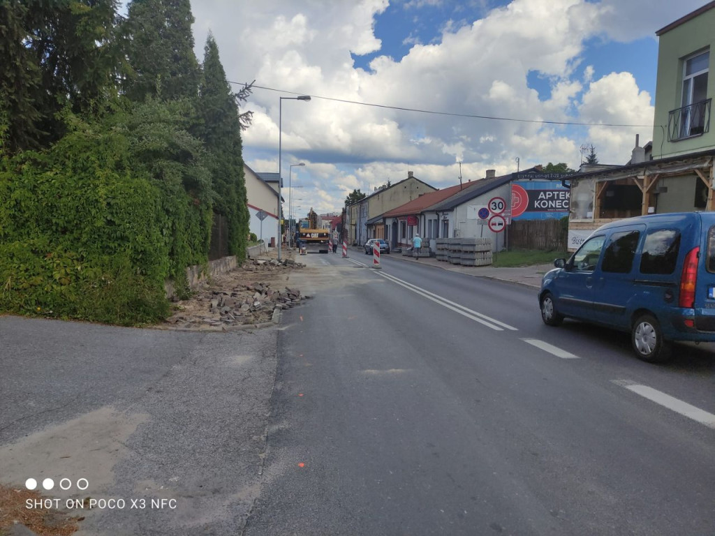 Prace drogowe na ulicy Kazanowskiej w Końskich