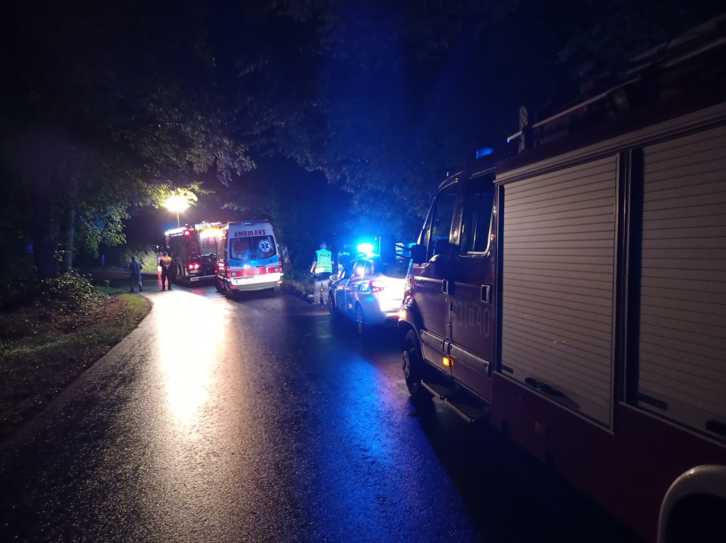 Auto w rowie w gminie Fałków