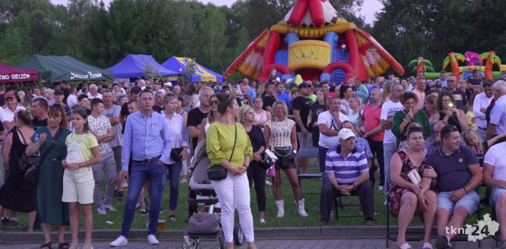 Słoneczne święto Gowarczowa. Mnóstwo osób na tradycyjnym festynie [wideo, zdjęcia]