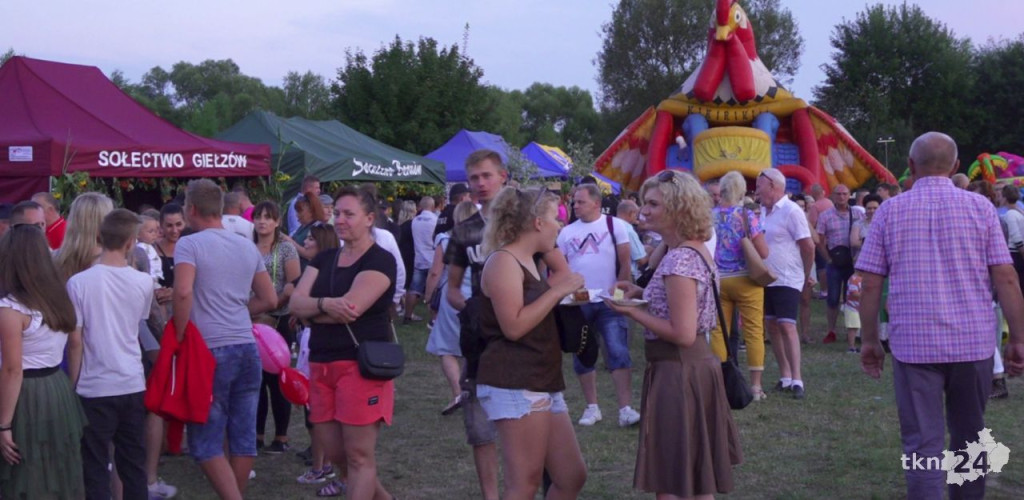 Słoneczne święto Gowarczowa. Mnóstwo osób na tradycyjnym festynie [wideo, zdjęcia]