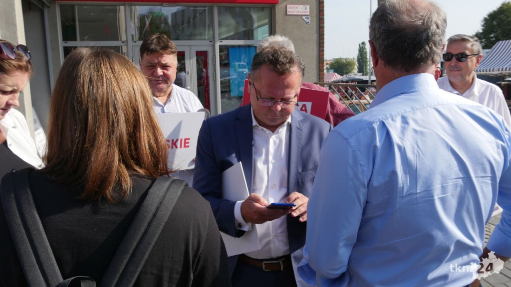 Działacze Lewicy na koneckiej targowicy [wideo, zdjęcia]