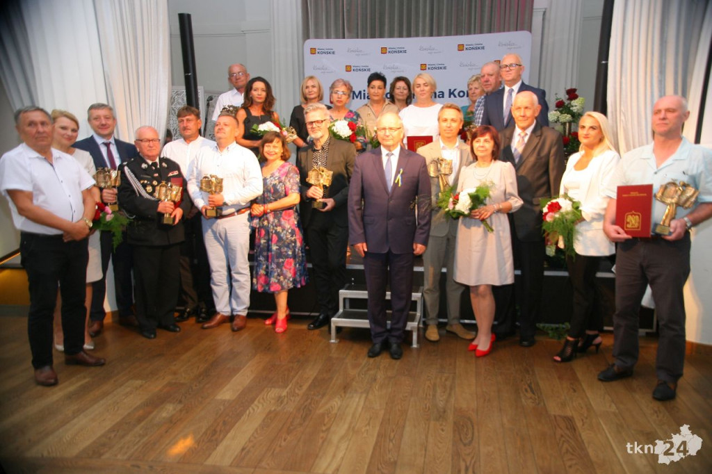 Dni Końskich 2022. Glorietty, foodtrucki i festiwal kolorów na start! [WIDEO]